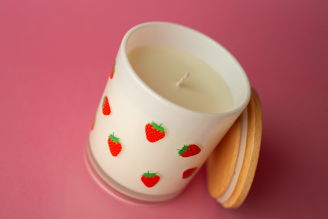 STRAWBERRY WRAP CANDLE